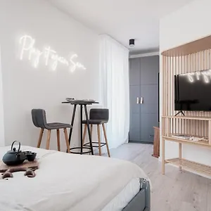 https://homewell-apartments-game-and-movie.poznan-hotels.com